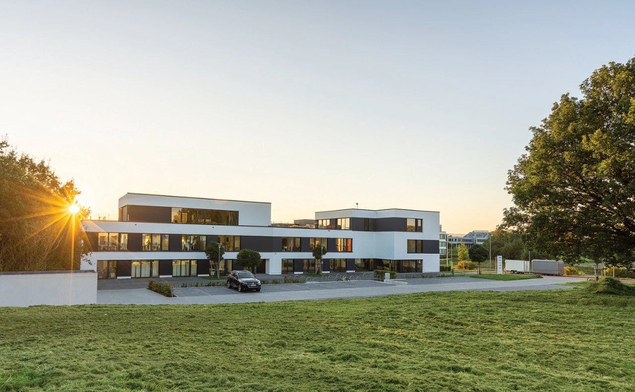 Außenansicht des Bauer + Kirch Firmengebäudes in Aachen-Oberforstbach